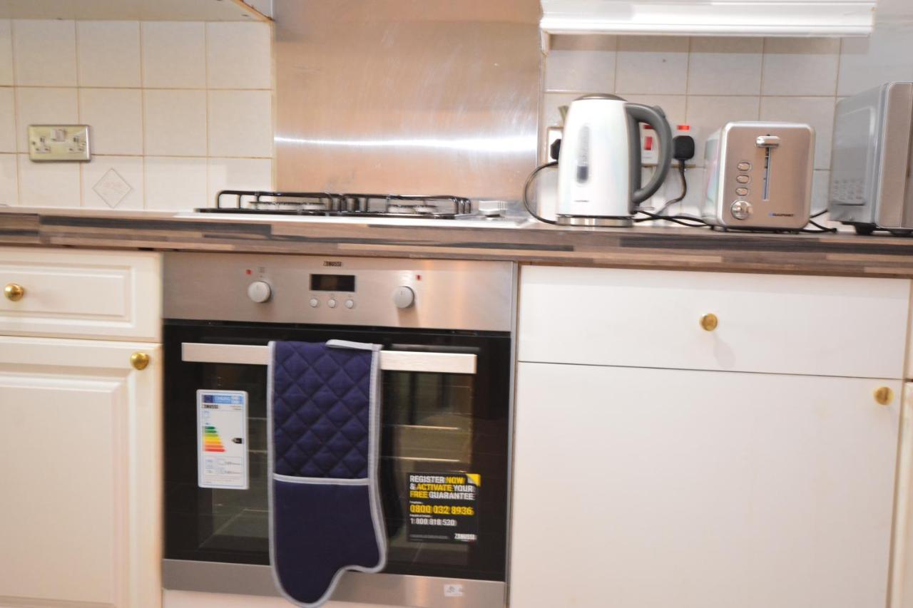 London Luxury 5 Bedroom House 2 Min Walk To The Tube Station Dagenham Exterior foto