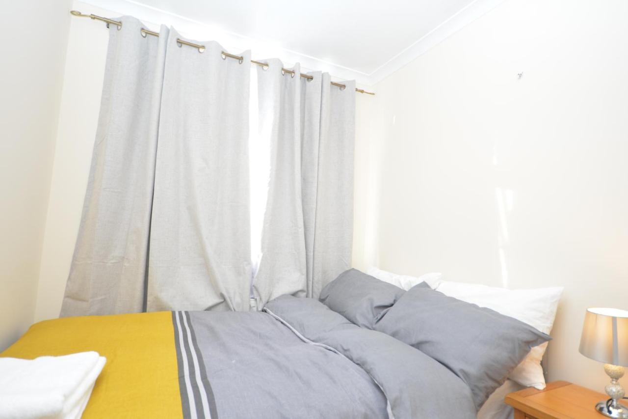 London Luxury 5 Bedroom House 2 Min Walk To The Tube Station Dagenham Exterior foto