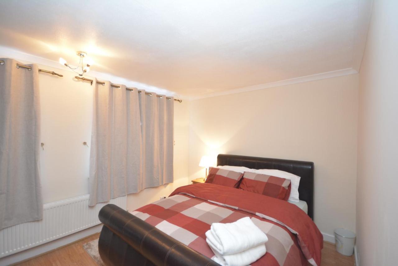 London Luxury 5 Bedroom House 2 Min Walk To The Tube Station Dagenham Exterior foto