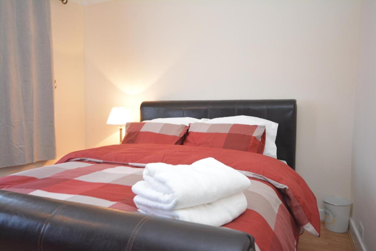 London Luxury 5 Bedroom House 2 Min Walk To The Tube Station Dagenham Exterior foto