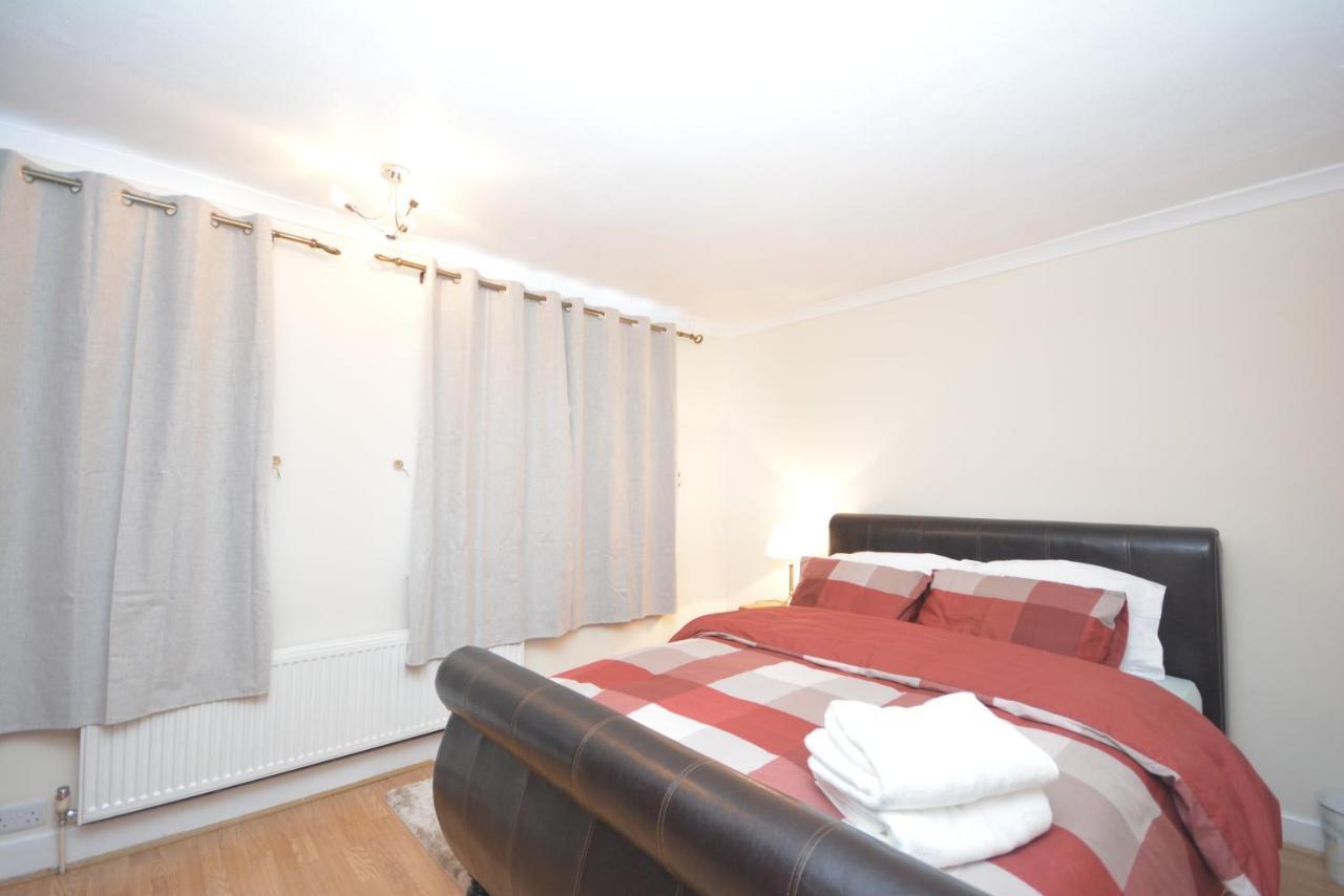 London Luxury 5 Bedroom House 2 Min Walk To The Tube Station Dagenham Exterior foto