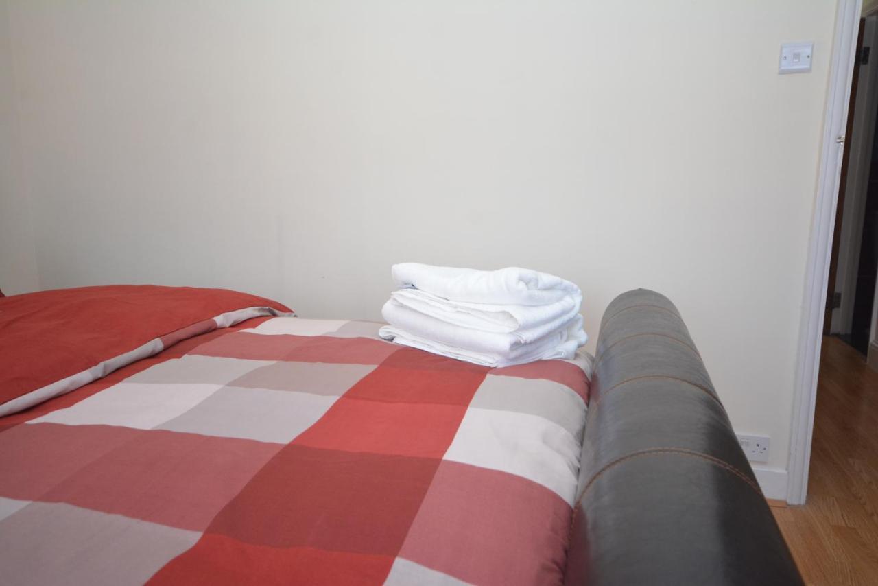 London Luxury 5 Bedroom House 2 Min Walk To The Tube Station Dagenham Exterior foto