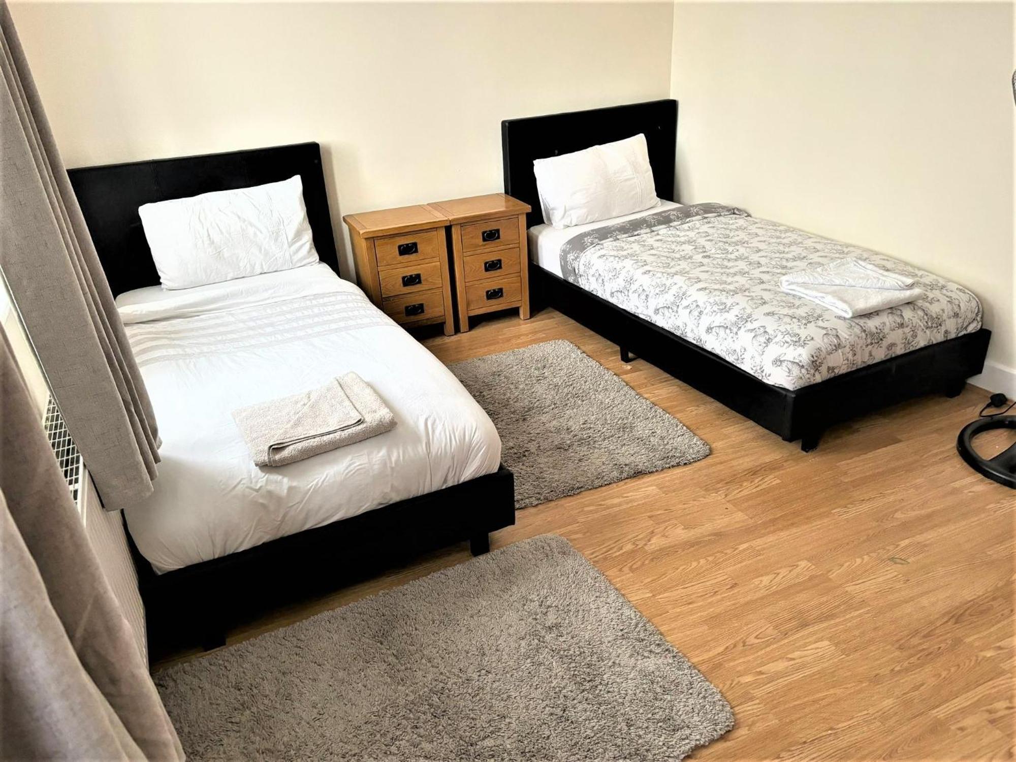 London Luxury 5 Bedroom House 2 Min Walk To The Tube Station Dagenham Exterior foto